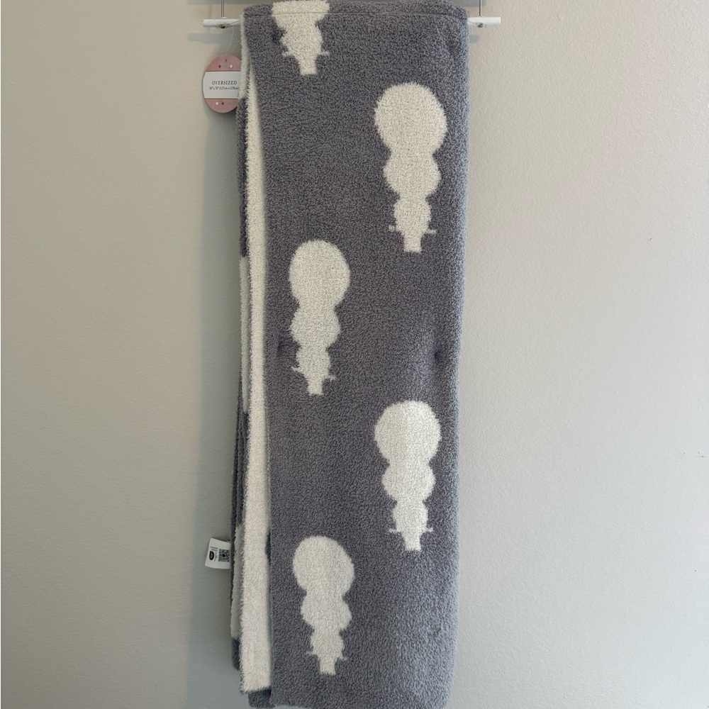 Oversized cupcakes & cashmere Gray and White Holiday Blanket NWT